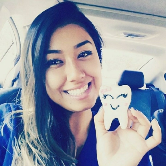 Meet your Posher, Veronica - Picture 1 of 2